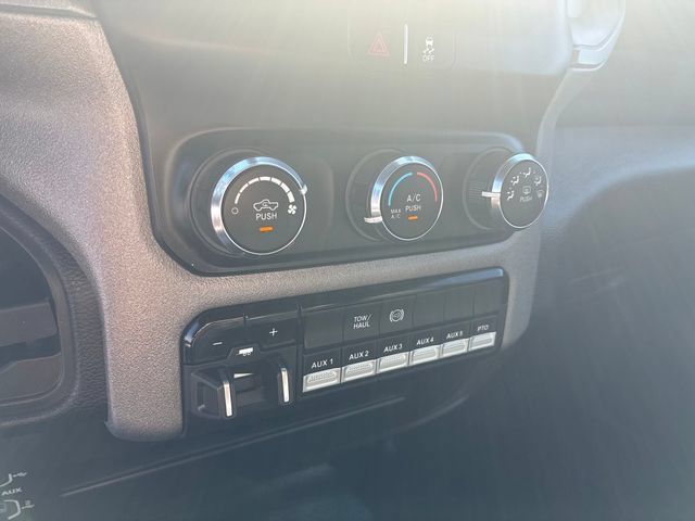 Used 2024 RAM 3500 Tradesman w/ Chrome Appearance Group AWD/4WD image 27
