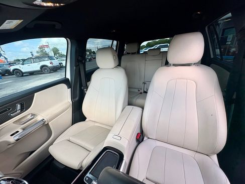 Used 2025 Mercedes-Benz GLB 250 image 13