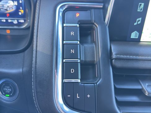 Used 2023 Chevrolet Suburban Z71 image 18