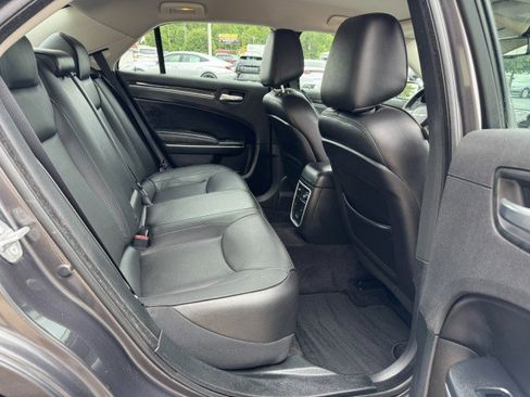 Used 2018 Chrysler 300 Limited w/ Safetytec Plus Group image 39