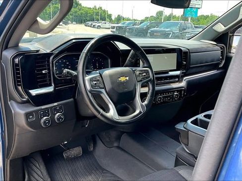 Used 2024 Chevrolet Silverado 1500 LT AWD/4WD image 18