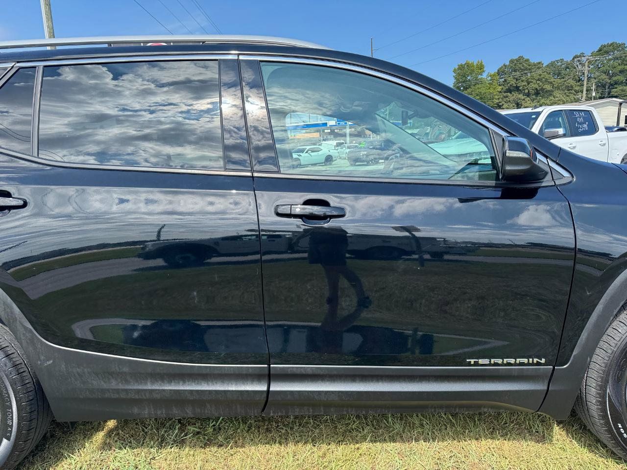 Used 2024 GMC Terrain SLT FWD image 8