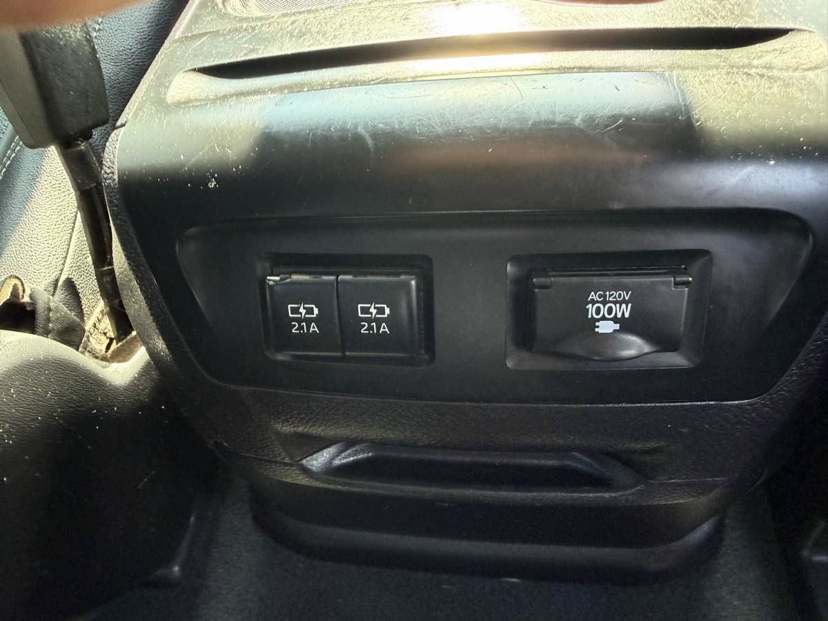 Used 2019 Toyota Sienna SE w/ Carpet Mat Package FWD image 38