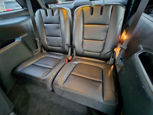 Used 2018 Ford Explorer XLT w/ Equipment Group 202A image 21