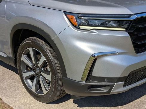 Certified 2025 Honda Pilot Touring image 2