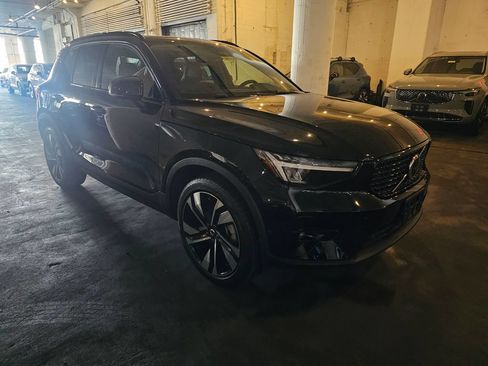 Certified 2024 Volvo XC40 B5 Plus w/ Protection Package Premier AWD/4WD image 5