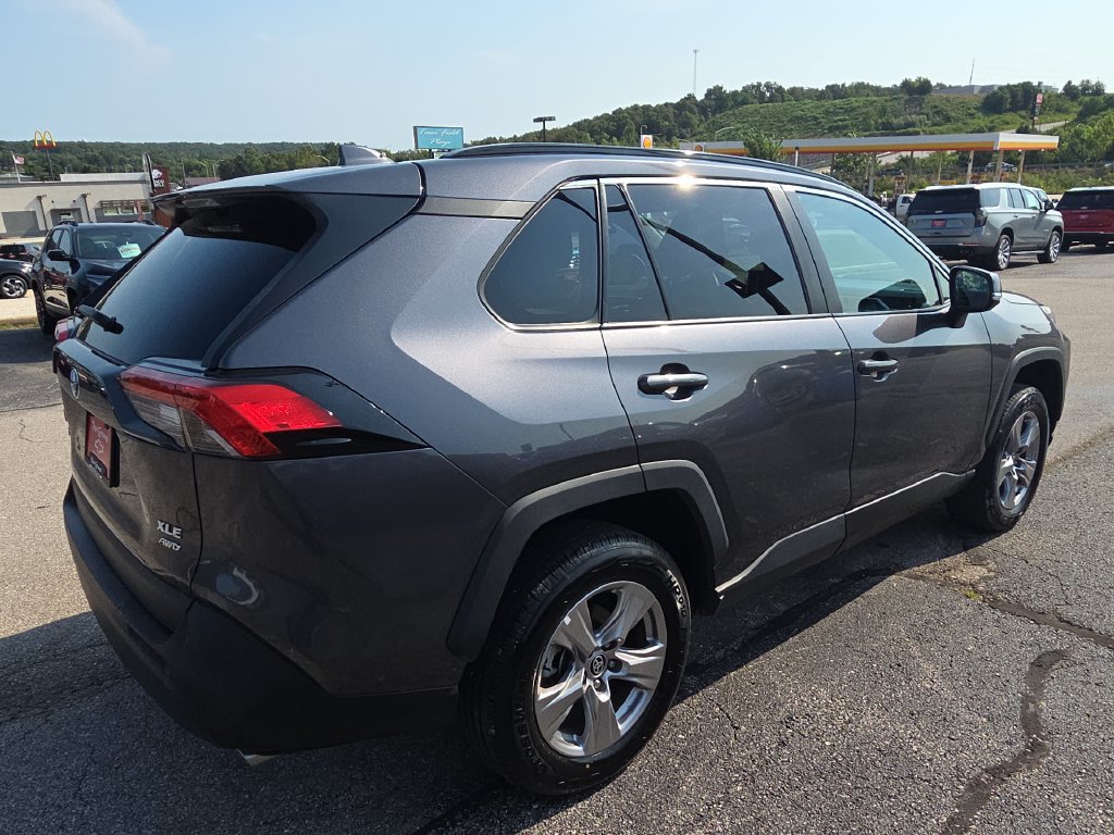 Used 2024 Toyota RAV4 XLE AWD/4WD image 8