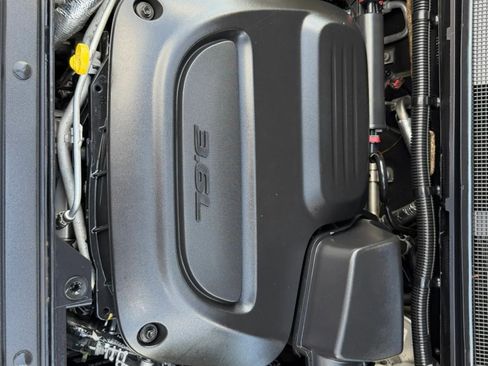 Used 2019 Chrysler Pacifica Touring Plus w/ S Appearance Package FWD image 39