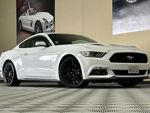 Used 2016 Ford Mustang GT RWD image 1