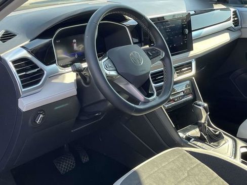 Used 2025 Volkswagen Taos SE image 12