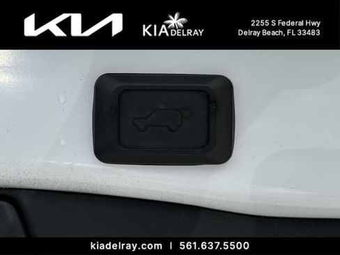 Used 2021 Toyota RAV4 XLE Premium FWD image 9