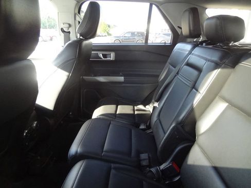 Certified 2022 Ford Explorer XLT w/ Equipment Group 202A RWD image 9