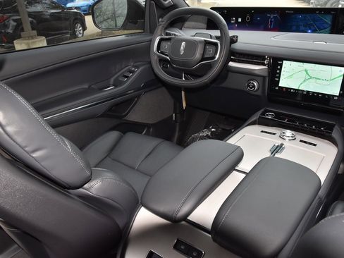 New 2025 Lincoln Navigator L Reserve w/ Jet Appearance Package image 16