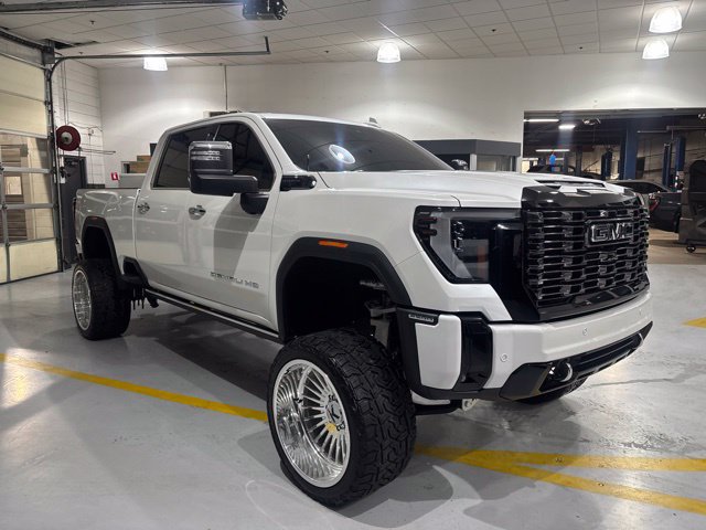 Used 2025 GMC Sierra 2500 Denali Ultimate AWD/4WD image 4
