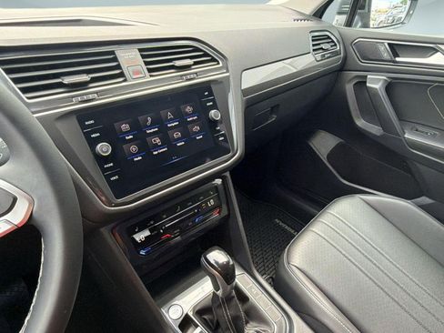 Used 2023 Volkswagen Tiguan SE FWD image 22