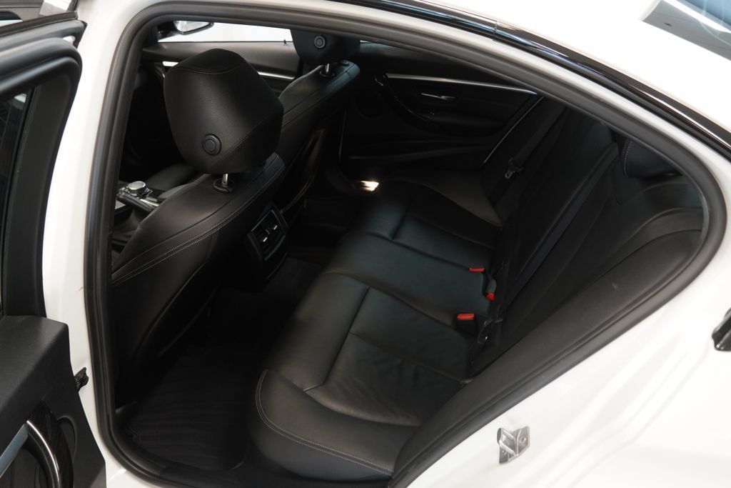 Used 2017 BMW 340i xDrive Sedan AWD/4WD image 17