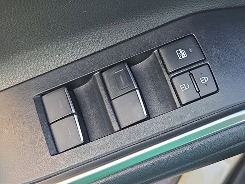 Used 2021 Toyota Highlander Limited image 7