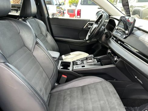 Used 2024 Mitsubishi Outlander SE AWD/4WD image 16