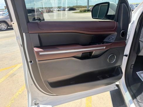 Used 2023 Ford Expedition Limited AWD/4WD image 10