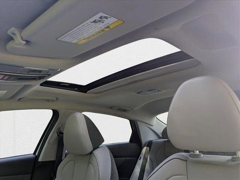 New 2025 Hyundai Elantra Limited image 16