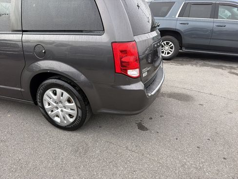Used 2018 Dodge Grand Caravan SE FWD image 9