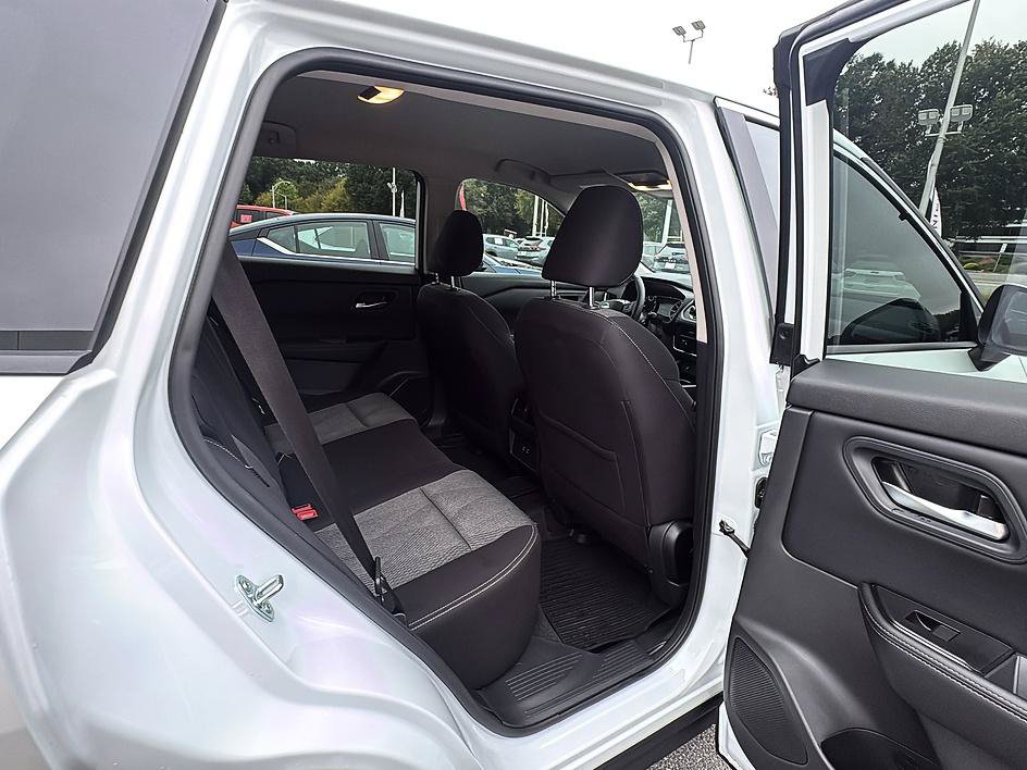 Certified 2026 Nissan Rogue SV FWD image 29