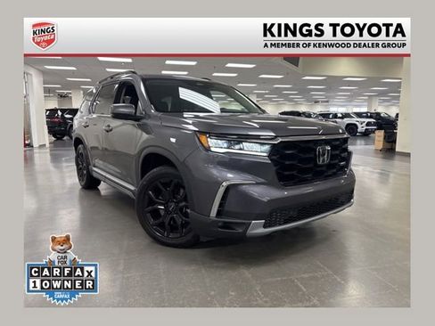 Used 2025 Honda Pilot Touring image 1