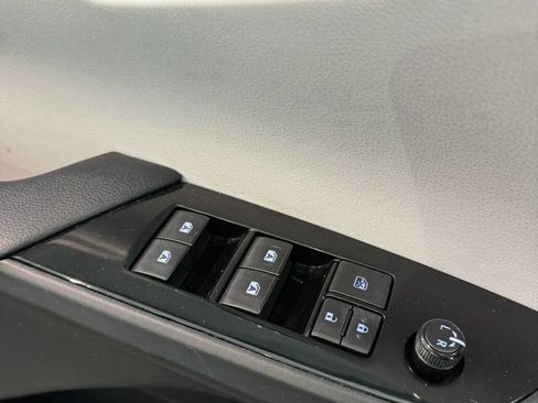 Used 2016 Toyota Prius Four Touring FWD image 23