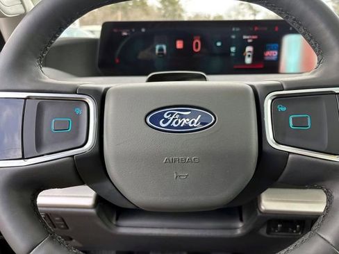 Used 2025 Ford Expedition Active image 22