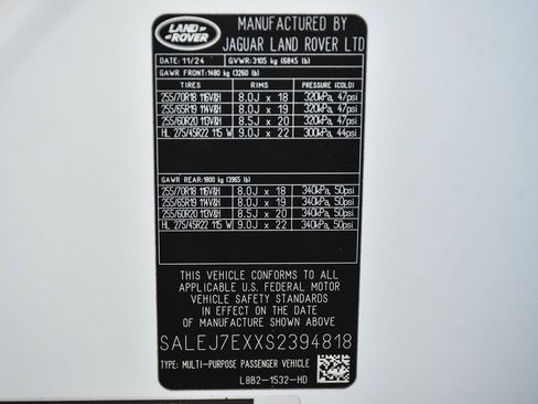 Used 2025 Land Rover Defender 110 S image 17