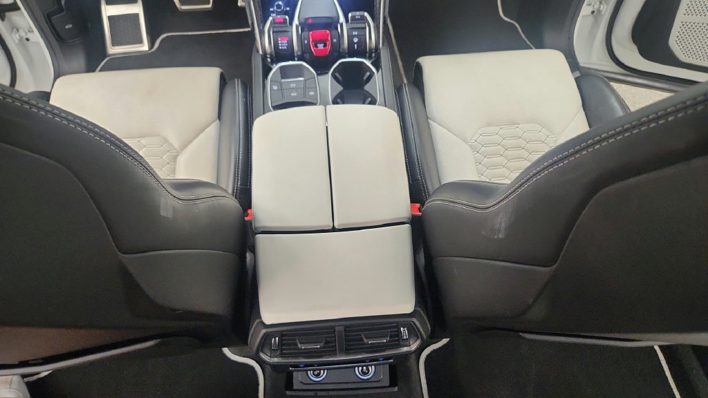 Used 2019 Lamborghini Urus AWD/4WD image 33
