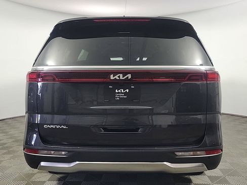 Certified 2024 Kia Carnival SX FWD image 5