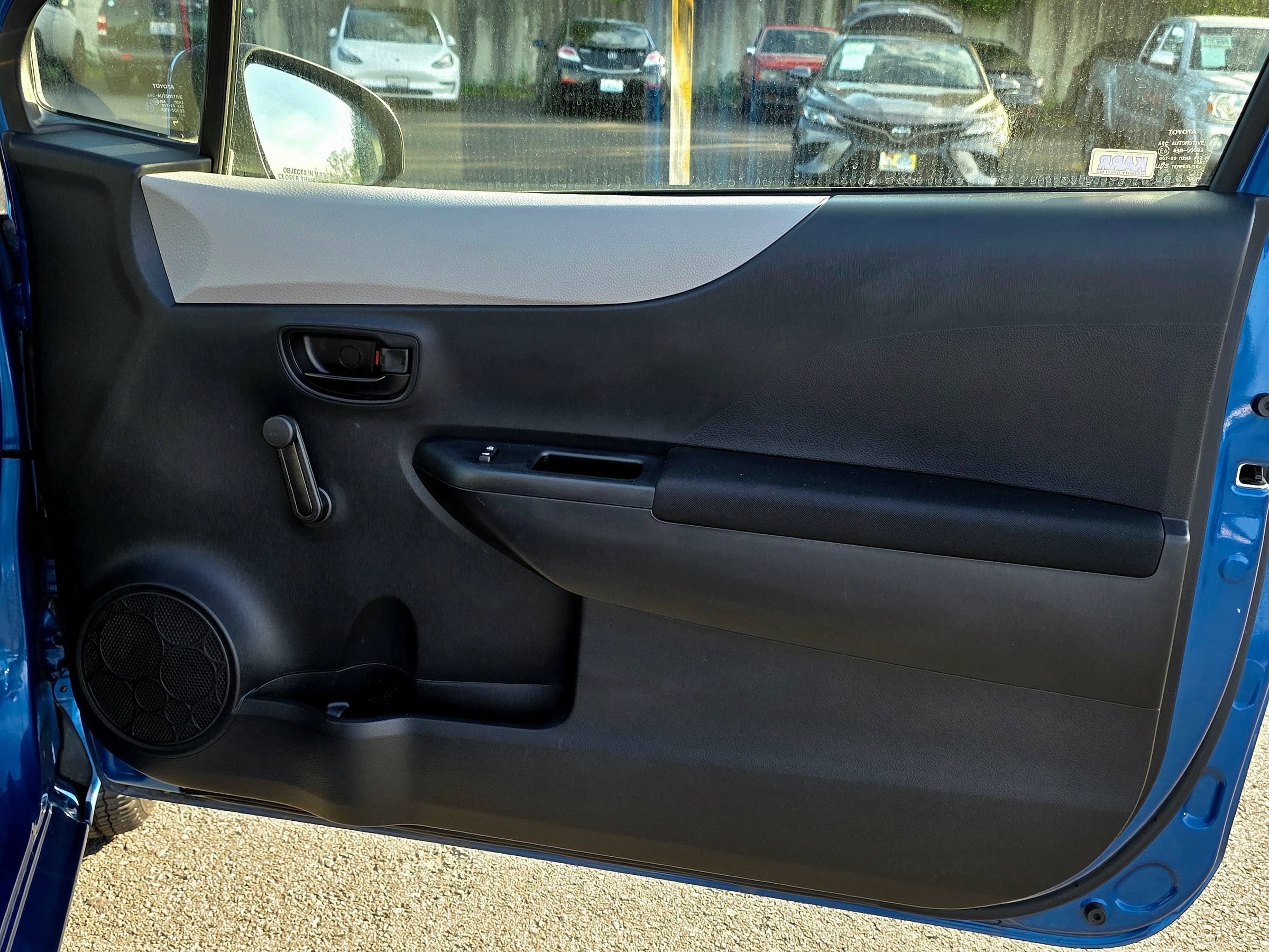 Used 2013 Toyota Yaris L FWD image 43