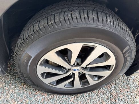 Used 2023 Subaru Outback Premium AWD/4WD image 41