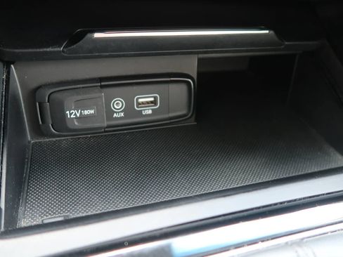 Used 2019 Genesis G70 2.0T Sport RWD image 32