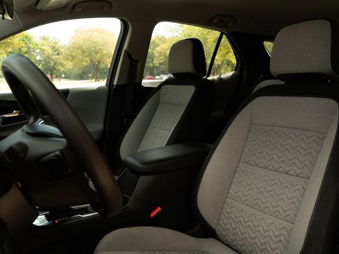 Used 2024 Chevrolet Equinox LS image 17