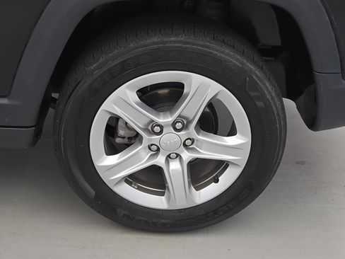 Used 2023 Jeep Compass Latitude w/ Sun and Sound Group AWD/4WD image 32
