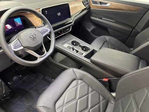 New 2026 Volkswagen Atlas SE FWD image 9
