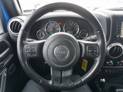 Used 2016 Jeep Wrangler Unlimited Sahara w/ Connectivity Group image 3