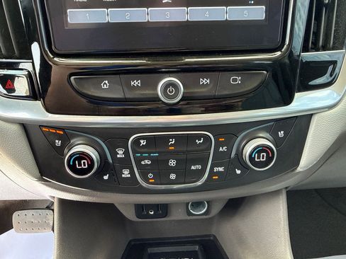 Used 2019 Chevrolet Traverse Premier FWD image 18