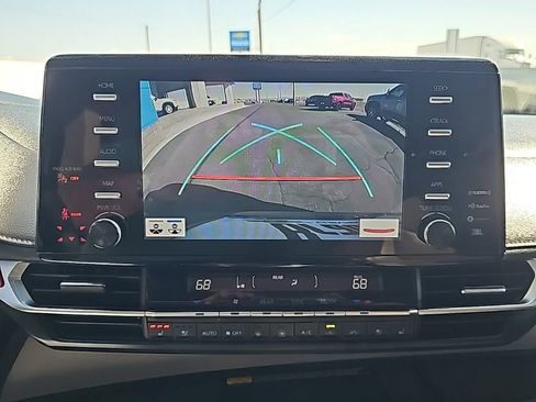 Used 2021 Toyota Sienna Limited image 24