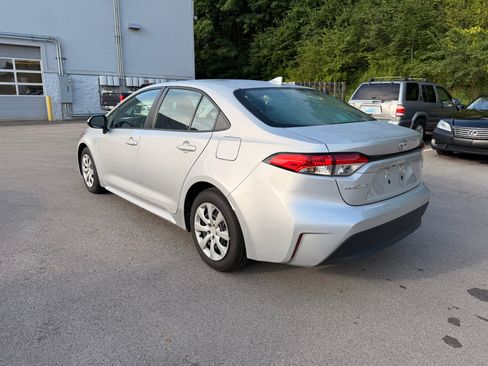 Used 2023 Toyota Corolla LE FWD image 5