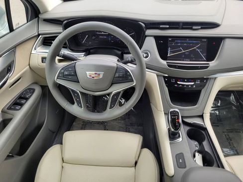 Used 2017 Cadillac XT5 Luxury w/ Driver Awareness Package FWD image 13