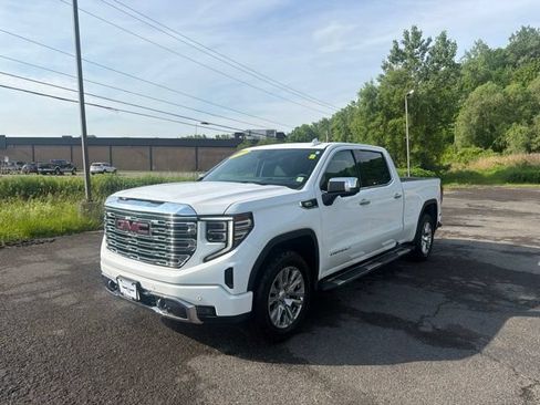 Used 2023 GMC Sierra 1500 Denali w/ Technology Package AWD/4WD image 1