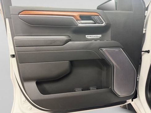 Used 2023 GMC Sierra 1500 Denali AWD/4WD image 13
