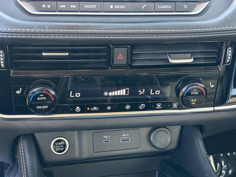 Used 2023 Nissan Rogue SL image 14