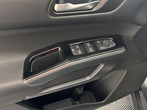 Used 2025 Nissan Pathfinder SL w/ Lighting Package (N92) FWD image 9
