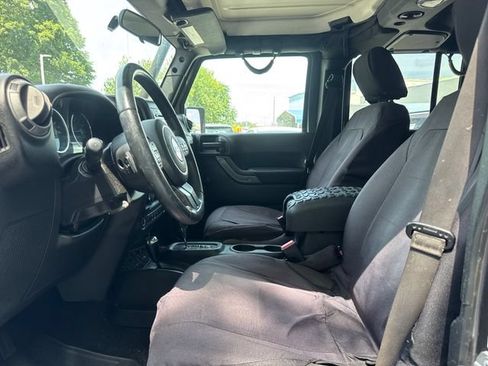 Used 2017 Jeep Wrangler Unlimited Sport w/ Connectivity Group AWD/4WD image 13