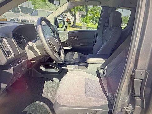 Used 2025 Nissan Frontier SV RWD image 8