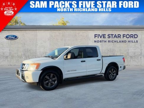 Used 2015 Nissan Titan SV w/ SV Value Truck Package RWD image 4